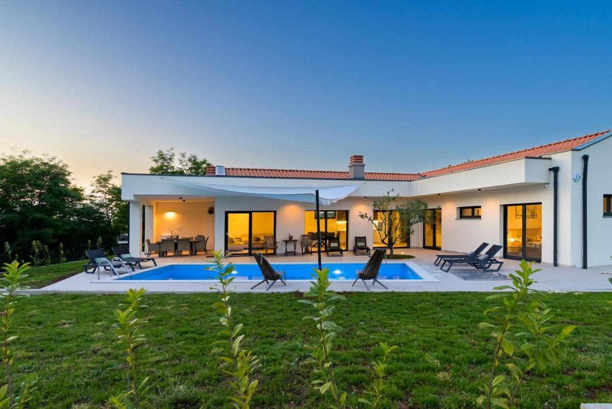 Villa Villa Lim Silent By Istrialux